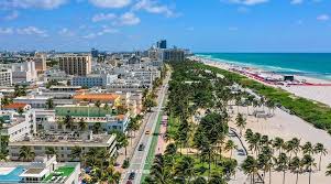 Daytime beach road in Miami